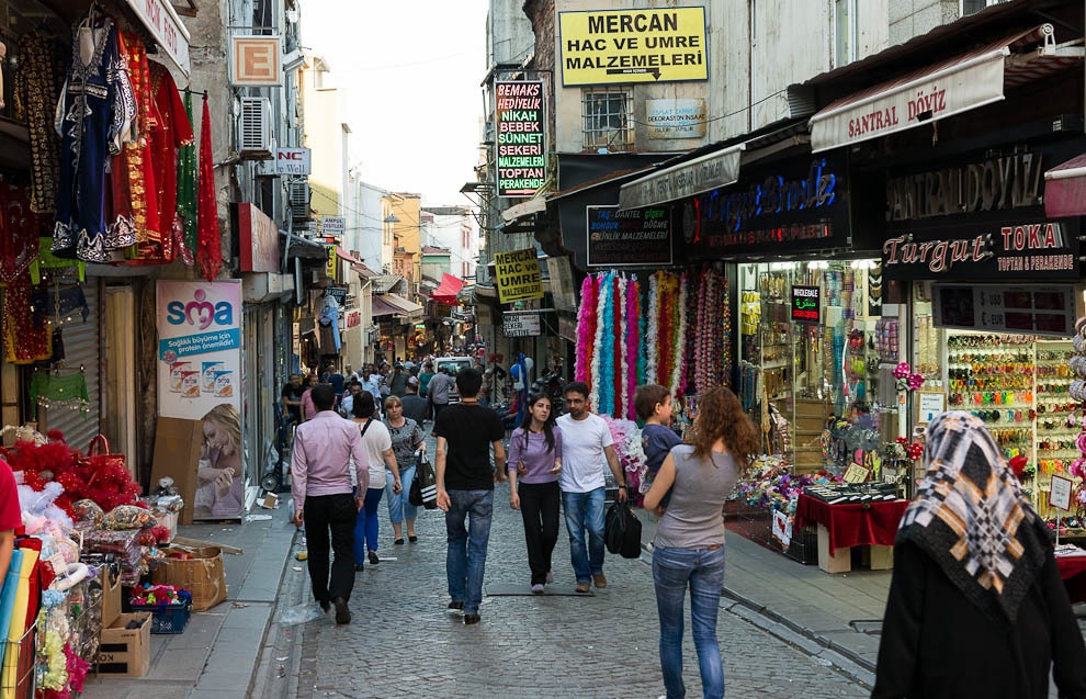 Рынки и магазины в Стамбуле в июне