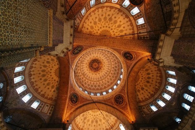 Новая мечеть в Стамбуле внутри