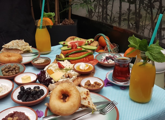Ресторан Çeşme Bazlama Kahvaltı в Стамбуле