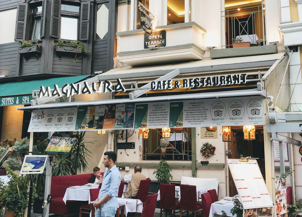 Кафе Magnaura Cafe & Restaurant